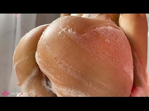 ❤️ Une brune masturbe sa chatte avec un vibrateur jusqu'à un orgasme intense sous la douche. ❤️❌ Sexe at us ﹏