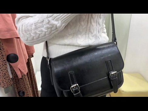 ❤️ Masturbation publique de la jeune salope FeralBerry avec un gode dans la cabine d'essayage ❤️❌  Sexe at us ﹏