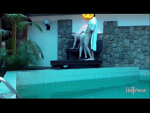 ❤️ Le patron invite la femme de chambre à la piscine, mais n'a pas pu résister à une chaude ❤️❌  Sexe at us ﹏